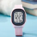 Primer plano de reloj digital cuadrado rosa con pantalla deportiva multifuncional - Estilo Digital Cuadrado / Rosa