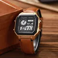 Primer plano de un reloj deportivo digital cuadrado con correa de cuero marrón - Caja Dorada Correa Marrón