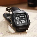 Vista detallada de un reloj deportivo digital con batería de 10 años y 5 alarmas - Caja Negra Correa Negra