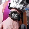 Reloj deportivo digital negro para hombre con esfera luminosa y correa de silicona - Estilo Negro / Negro