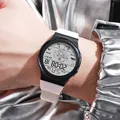 Reloj deportivo digital multifunción con esfera de astronauta en blanco y negro - Negro y Blanco