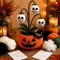 Handgefertigtes Halloween-Häkelset Kürbis-Geister-Topf mit orangefarbenem Garn und Skulls - Totenkopf