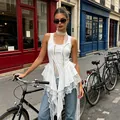 Top bianco in pizzo stile streetwear con girocollo coordinato e bordo asimmetrico elegante - Taglia S / Top / Bianco