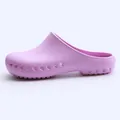 Seitenansicht der rosa EVA Medizin-Clogs mit atmungsaktiven Löchern und Antirutsch-Sohle - Lila