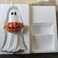 Süße weiße Halloween-Gespensterfigur mit Kürbiskopf in schützender Schaumstoffverpackung - Schwebendes Gespenst Mit Kürbis / Weiß (Kürbis-Orange)
