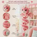 Ornement suspendu en spirale de dragon rose crocheté à la main pour chambre d'enfant - Dragon bonbon / 1 Pièce