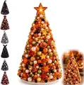 Gros plan d'un sapin d'Halloween en perles DIY avec perles orange et détails de citrouille - Citrouille