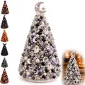 Vue détaillée d'un sapin de Noël en perles DIY avec des breloques fantômes blanches et violettes - Fantôme