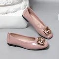 Elegant pink patent leather ballet flats with square toe and decorative gold buckle - 35 / Pink