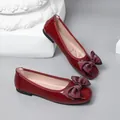 Detailed view of red patent leather ballet flats featuring elegant bow decoration - 35 / Burgundy