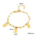 Gros plan montrant les dimensions du bracelet à breloques en acier doré à l'or 18K - Style 2 (Chaîne Trombone) / 1 Plaque à Graver / Or