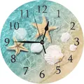Horloge murale silencieuse ronde avec une scène de plage, étoiles et coquillages - Design No.16 / 10"