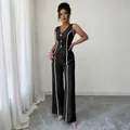 Elegante set due pezzi nero con profili bianchi a contrasto, gilet e pantaloni. - Taglia S / Top E Pantaloni / Nero