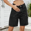 Detalle de bermudas de mezclilla negras lavadas para mujer con bolsillos cargo únicos - S / Bottoms / Negro y Gris