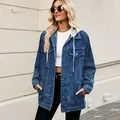 Detailweergave van een vintage oversized spijkerjas met grijze capuchon voor dames blauw - S / Tops / Donkerblauw (Afneembare Capuchon)