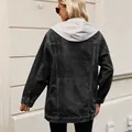 Achteraanzicht van een oversized zwart spijkerjack voor dames met grijze capuchon. - S / Tops / Zwart-Grijs (Afneembare Capuchon)