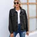 Gedetailleerd vooraanzicht van een oversized vintage gewassen zwart denim jack - S / Tops / Zwart en Grijs
