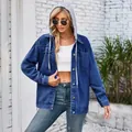 Gewassen blauwe denim jas met capuchon, grijze trekkoord capuchon en grote zakken - S / Top (Met Afneembare Capuchon) / Donkerblauw