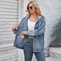 Gedetailleerd aanzicht van de binnenzak van een vintage gewassen spijkerjas voor dames - S / Top (Met Afneembare Capuchon) / Lichtblauw