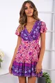 Bohemisches lila Mini-Wickelkleid mit V-Ausschnitt und Blumendruck für Damen - Fuchsie