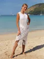 Vista dettagliata di un elegante copricostume bianco all'uncinetto con frange al bordo - Taglia S / Vestiti / Bianco