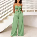 Elegante conjunto de dos piezas verde con top bandeau y pantalón de pernera ancha - Verde claro