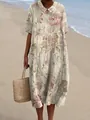 Een vrouw draagt een casual maxi-jurk met bloemenprint en Peter Pan-kraag op het strand - XS / Roze en Paarse Grote Bloemenjurk (Stijl 1)