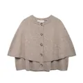 Nahaufnahme eines modischen Strick-Capes mit Rundhalsausschnitt für Damen in Hellbraun - S / Oberteile / Khaki