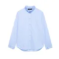 Gedetailleerde flat-lay van een lichtblauw hemd met lange mouwen, ruches kraag en manchetten. - XS / Tops / Blauw