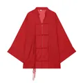 Vista frontale dettagliata di una camicia rossa a maniche lunghe con nodi orientali - Top / Borgogna / XS