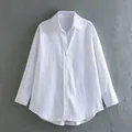 Clásica blusa blanca de manga larga con corte extragrande y botones para mujer - XS / Tops / Blanco