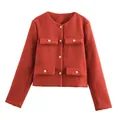 Vista frontal de una elegante chaqueta corta de tweed rojo con botones dorados y bolsillos - XS / Tops / Rojo óxido