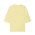 Primo piano di una t-shirt in cotone giallo chiaro a maniche corte oversize con girocollo. - XS / Top