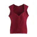 Detalle de chaleco de punto burdeos con cuello en V y textura de vendaje elástico - S / Tops / Rojo