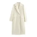 Vista detallada de un elegante abrigo largo de lana blanco roto para mujer con solapa - XS / Tops / Blanco