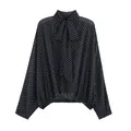 Elegante gepunktete Bluse mit modischem Schluppenkragen in der Detailansicht - XS / Oberteile / Marineblau