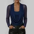 Elegante marineblauwe slim-fit top met lange mouwen, gedrapeerde hals en mesh mouwen - S / Tops / Marineblauw