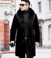 Detalle de un abrigo de hombre de piel de visón sintética negra con cuello grande - S / Tops / Negro