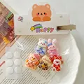 Sammlung süßer Kaninchen und Bären Harz Charms in karierten Outfits für DIY-Basteln - Kariertes Kleid Hase Spurloser Stil (Mit Karte) / 5 Stück
