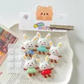 Detailansicht niedlicher Kaninchen-Harzanhänger mit Haarspange und Klebepunkten für DIY-Basteln - Mit Header Karte / Klebestil / 5 Stück