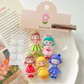 Vista dettagliata di ciondoli in resina a forma di ragazza frutta per progetti fai-da-te - Set Adesivo Ragazza Frutta/5 Pz (Con Cartoncino) / 5 Pezzi