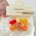 Λεπτομέρεια σετ αξεσουάρ ρητίνης τροφίμων προσομοίωσης DIY με κλιπ μαλλιών και αυτοκόλλητα - Συλλογή Προσομοίωσης Ψωμιού με Αυγό (684650) / 6 Τεμάχια/Συσκευασία - Αυτοκόλλητος Τύπος (Με Καρτέλα) / Χρώμα Προσομοίωσης Ψωμιού