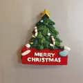 Primer plano de un imán de resina 3D con forma de árbol de Navidad y texto decorativo. - Árbol de Navidad con Texto en Inglés / Sin imán