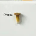 Primo piano dettagliato di un realistico magnete da frigorifero a forma di fungo 3D simulato - Cardoncello