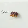 Dettaglio di un magnete da frigorifero 3D realistico a forma di funghi viola - Fungo Nameko