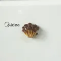Dettaglio macro di un magnete da frigorifero a forma di fungo 3D realistico. - Fungo Shimeji