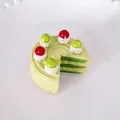 Detailansicht eines 3D-Miniatur-Kühlschrankmagneten in Form einer grünen Torte - Grün
