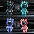 Juego de cuatro clips de aromaterapia para coche con diseño de oso astronauta en colores - Conjunto de 4 Oso Rayo Negro Verde Rojo Púrpura / Con Pastilla de Aromaterapia