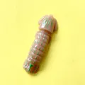 Detailansicht eines realistischen 3D-Kühlschrankmagnets in Form einer Garnele. - Fangschreckenkrebs