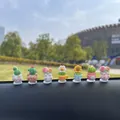 Sette diversi ornamenti in miniatura per vasi di fiori allineati sul cruscotto dell'auto - Piante artificiali in vaso / 7 Pezzi/Confezione (Con Adesivo)
